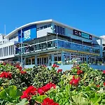 Moments To Famous Bondi Beach