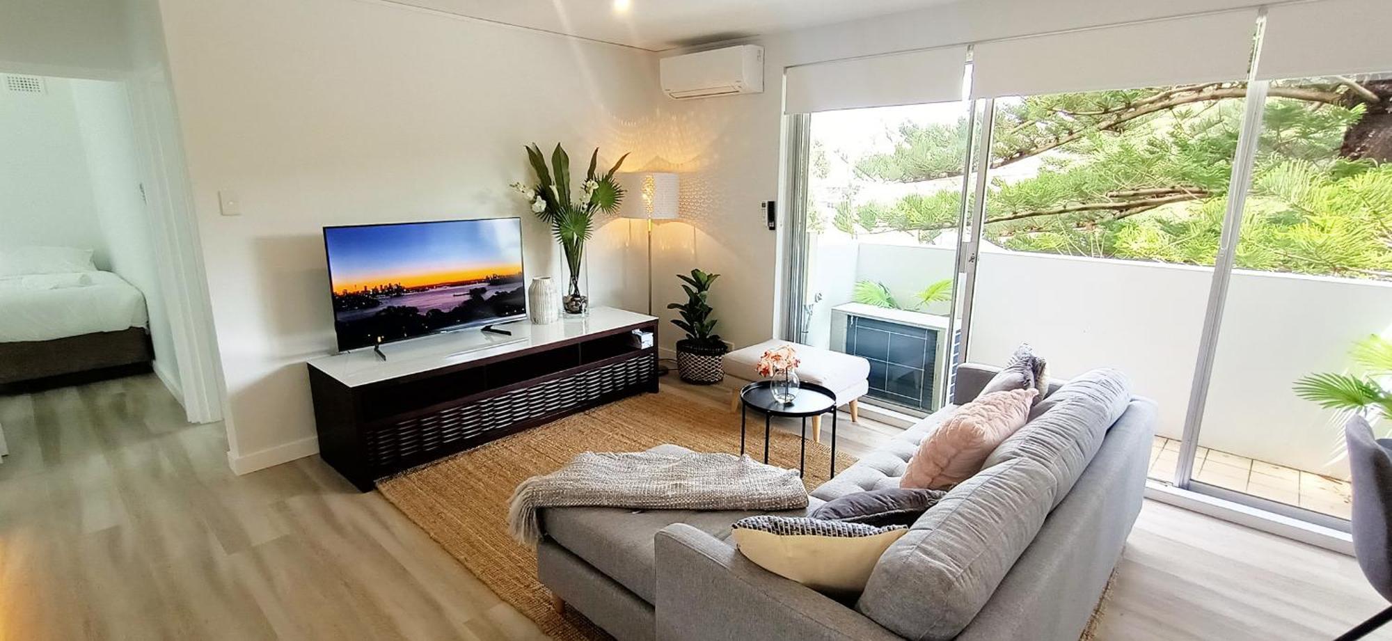 Moments To Famous Bondi Apartment